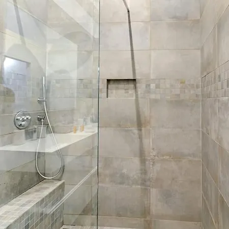 Newly Renovated Near La Madeleine Appartement Paris