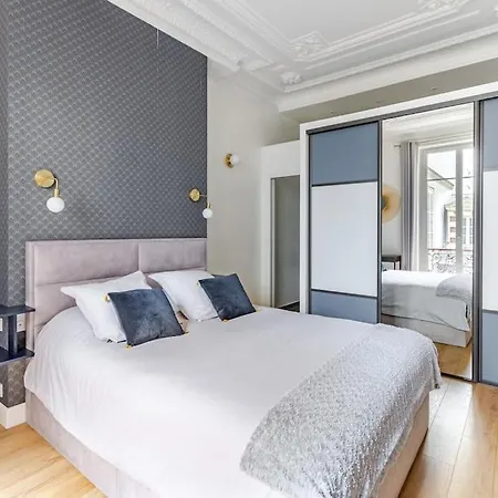 Newly Renovated Near La Madeleine * Parigi