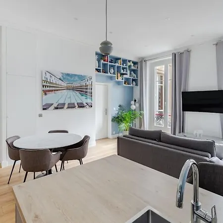 Newly Renovated Near La Madeleine * Parigi