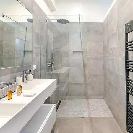 Newly Renovated Near La Madeleine Appartamento *