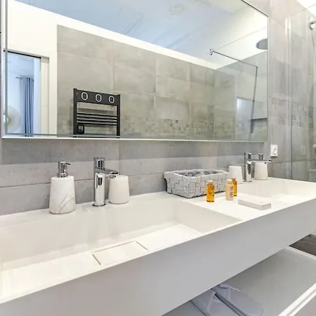 Newly Renovated Near La Madeleine Appartement Paris