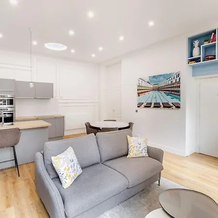 Appartamento Newly Renovated Near La Madeleine Parigi