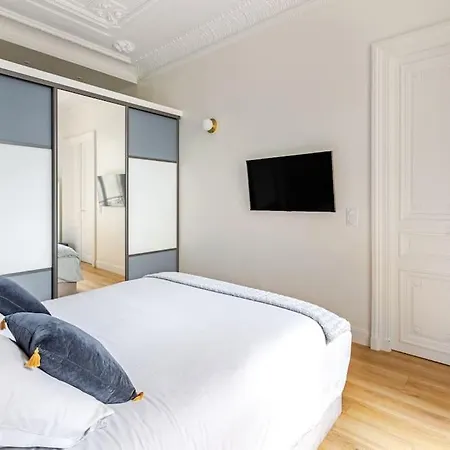 Appartement Newly Renovated Near La Madeleine Parijs